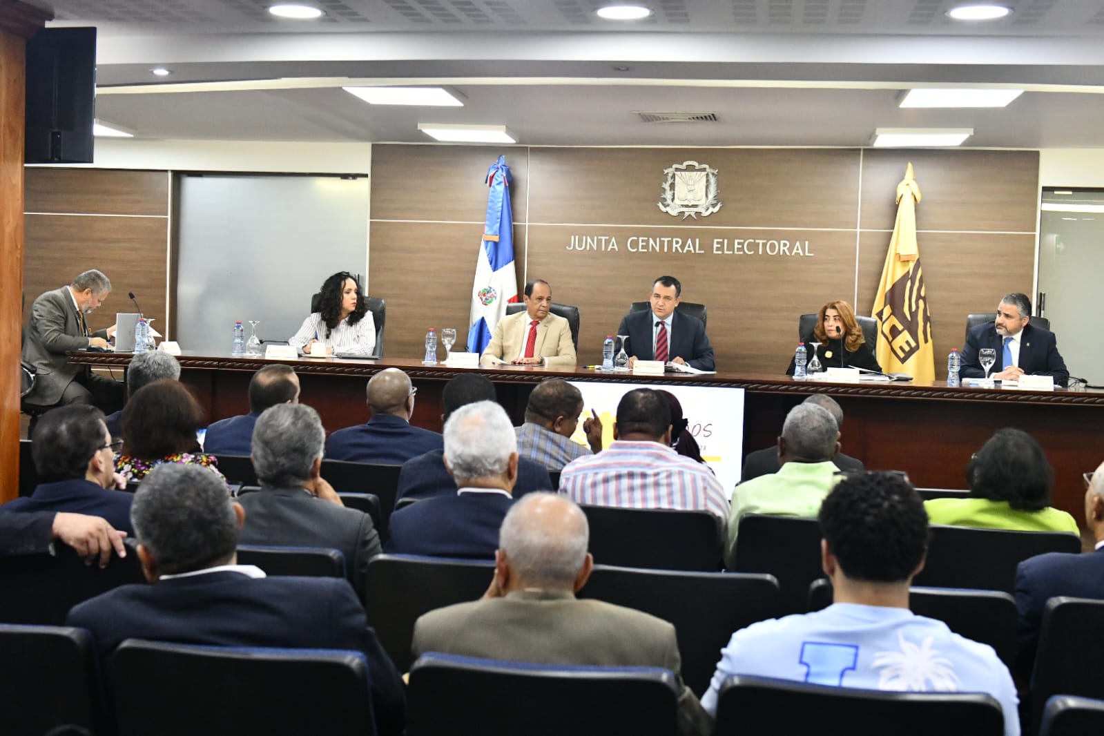 JCE trata con organizaciones políticas sobre equipos a utilizar en