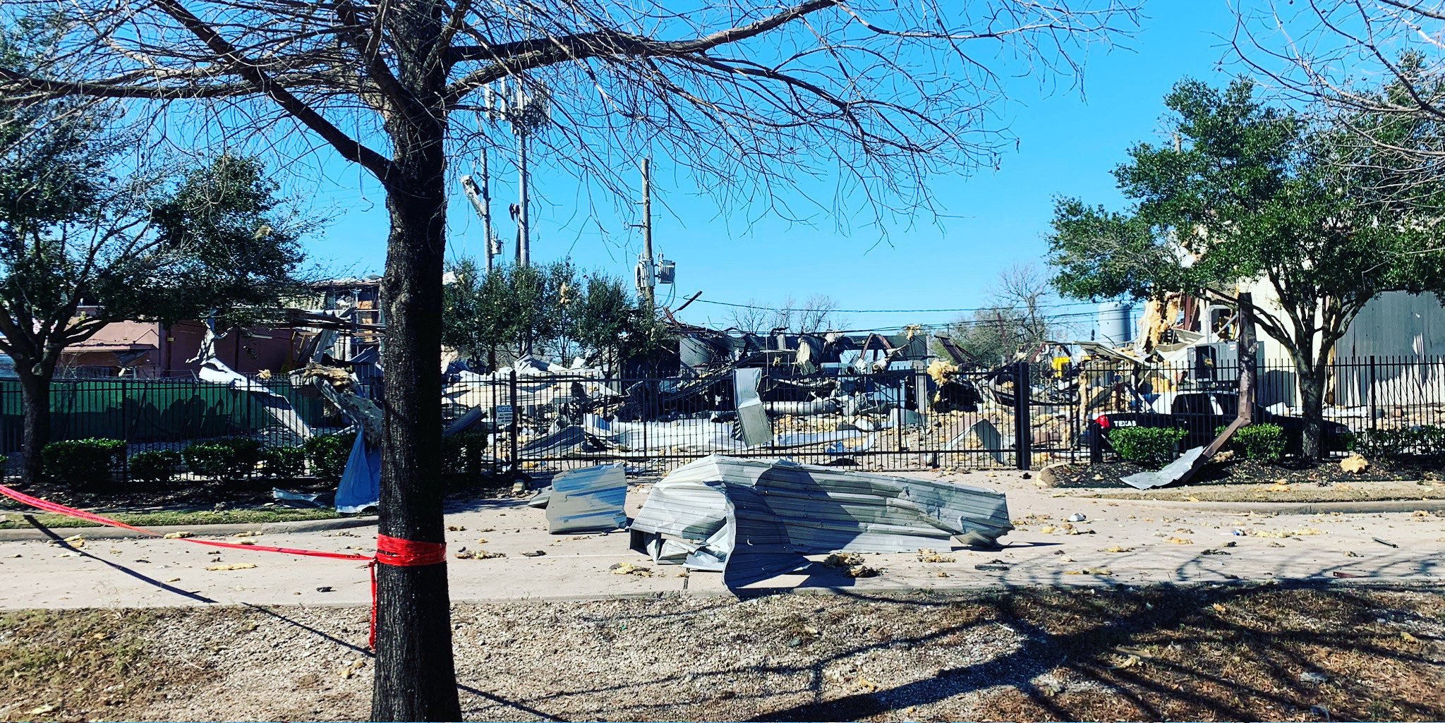 Al Menos Dos Muertos Y Cientos De Casas Dañadas Por Una Explosión En Houston Z 101 Digital 2359