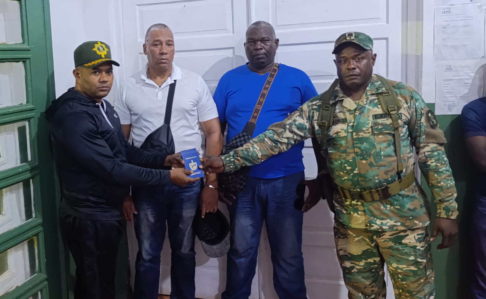 Ejército detiene a dos cubanos indocumentados en Mao-Valverde - Z 101  Digital